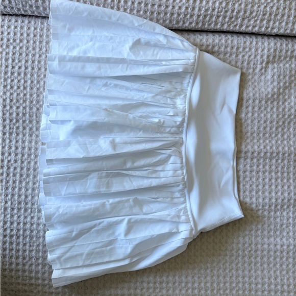 ALO Yoga White Bubble Mini Skirt - Picture 2 of 2